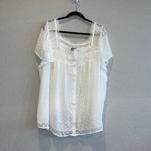 Torrid. Size 3. Beautiful white short sleeve top NWT.